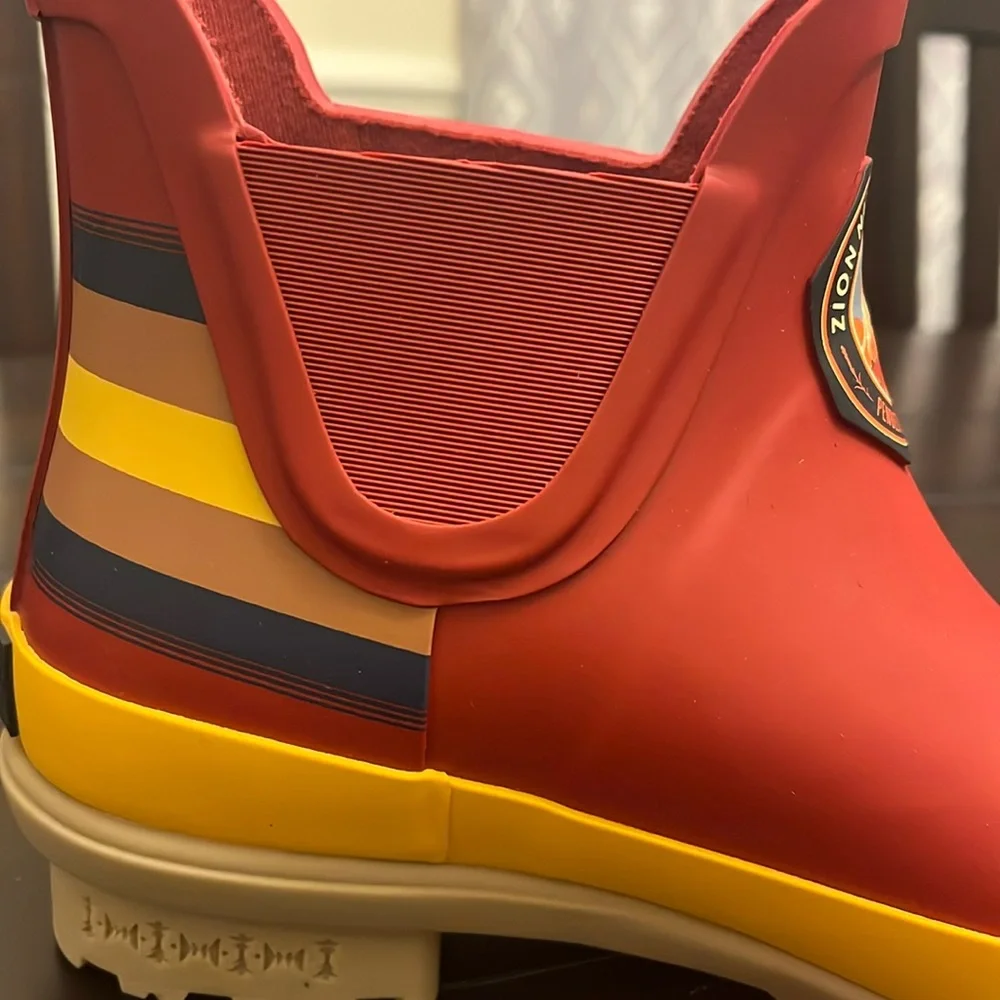 Pendleton Zion National Park Chelsea Rain Boots new red Women’s Size 11